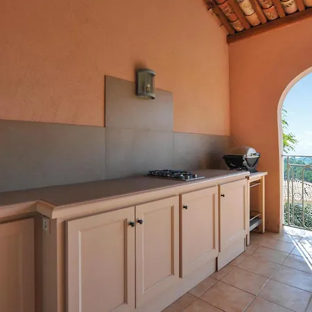 3 Bedroom Beautiful In Сasa de vacaciones *