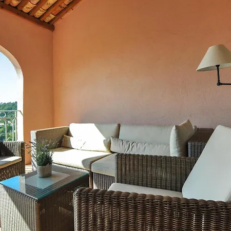 3 Bedroom Beautiful In Roquebrune-sur-Argens