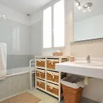度假居 3 Bedroom Amazing In 罗克布伦河畔阿尔让