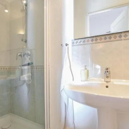 3 Bedroom Beautiful In Σπίτι διακοπών *